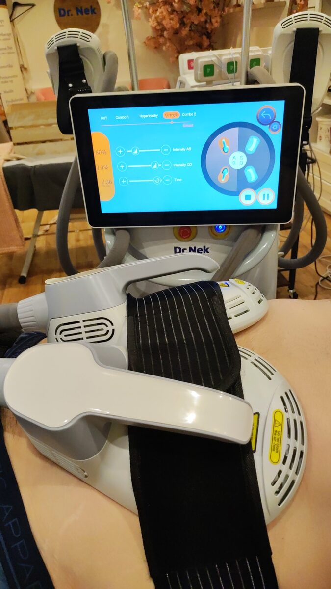 Aparatul Dr.Nek EMS pentru salonul tău